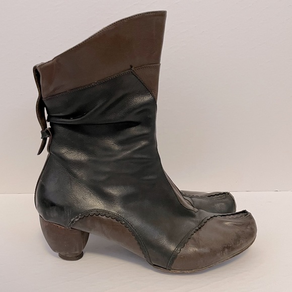 Roda all leather handmade bootie with asymmetrical shaft and cool cone heel - Picture 1 of 5